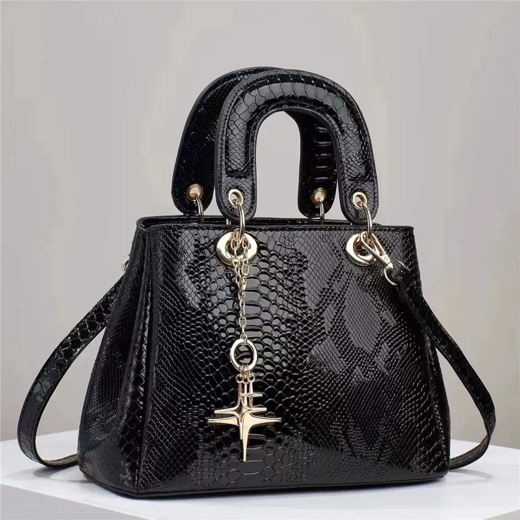 Large Square PU Streetwear Handbag With Crocodile Pattern And Zipper Closure, Stylish Motorcycle Bag For Women