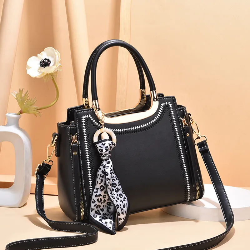 Large Solid Color Pu Leather Handbag For Women With Zipper Closure In Artistic Guofeng Style Main image
