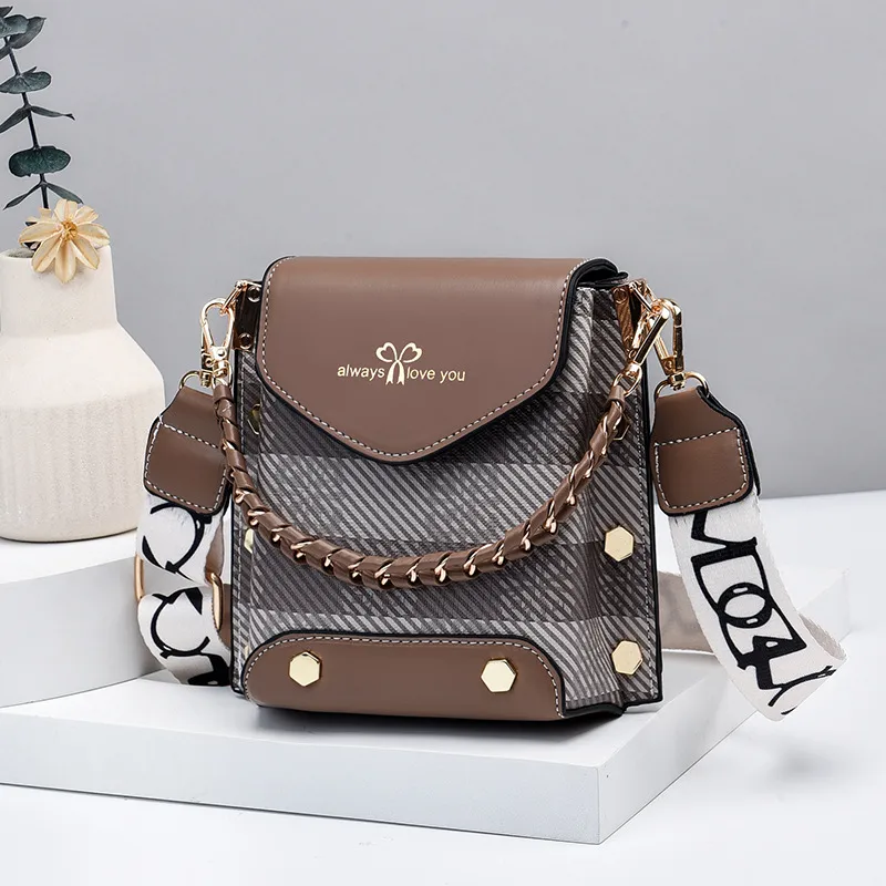 Color Block Small PU Leather Streetwear Crossbody Bag For Women With Zipper Buckle Closure
