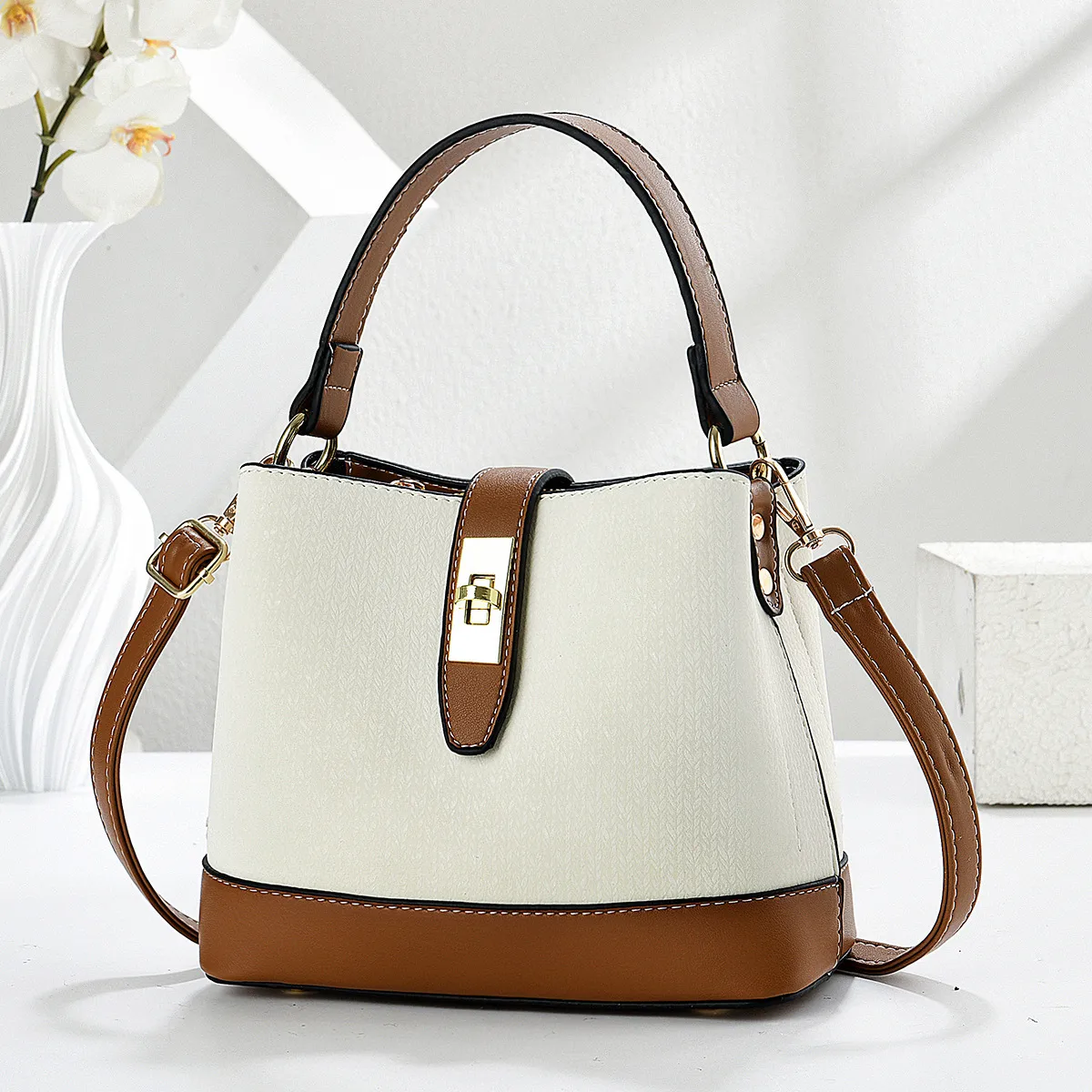 Color Block PU Leather Bucket Bag For Women With Top Handle Main image
