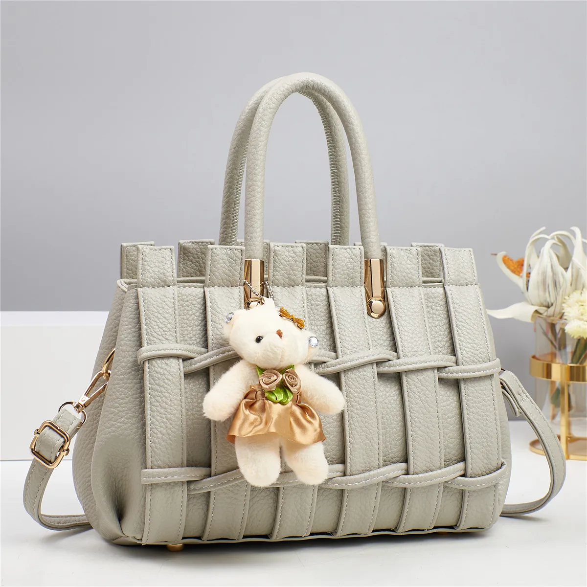 Solid Color Square PU Leather Handbag For Women With Zipper Closure, Streetwear Style Main image