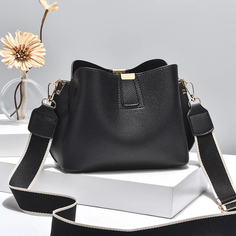 Elegant Small Solid Color PU Leather Women’s Crossbody Bucket Bag With Zipper Clasp Closure
