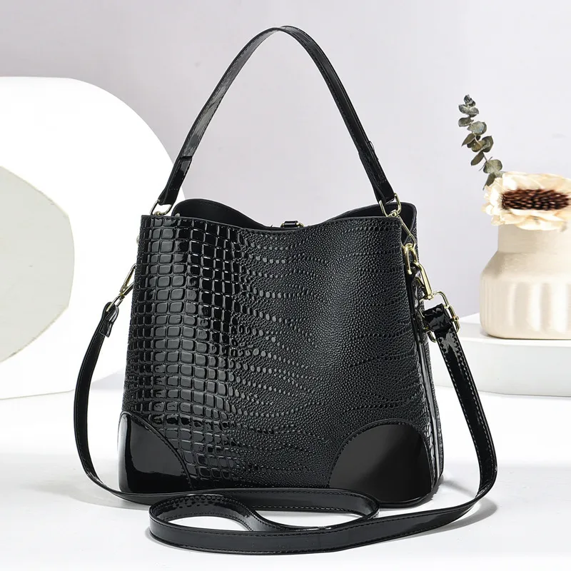 PU Crocodile Bucket Bag For Women With Single Shoulder Strap, Stylish And Durable
