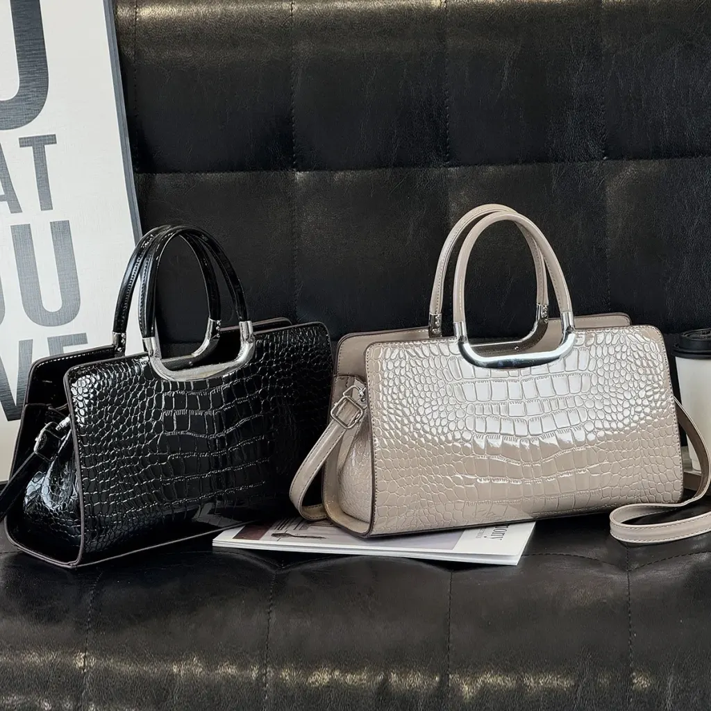 Women’s Crocodile Pattern Square Shoulder Bag In PU Leather With Sewing Thread Detail And Single Shoulder Strap