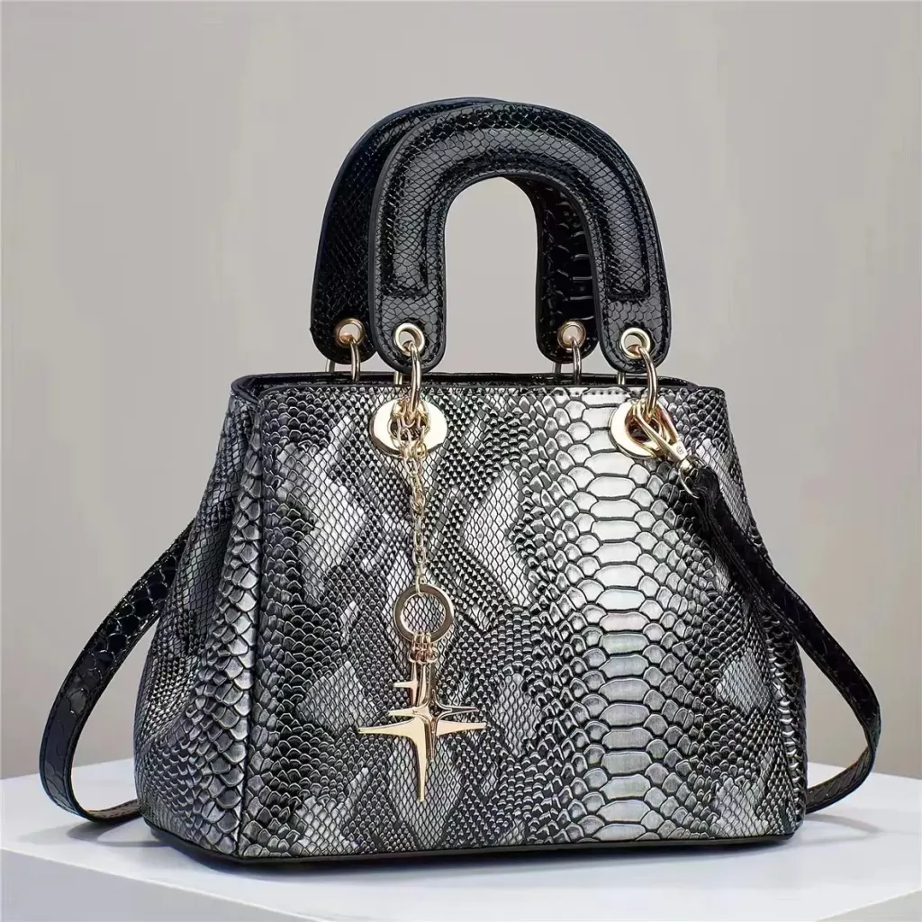 Large Square PU Streetwear Handbag With Crocodile Pattern And Zipper Closure, Stylish Motorcycle Bag For Women