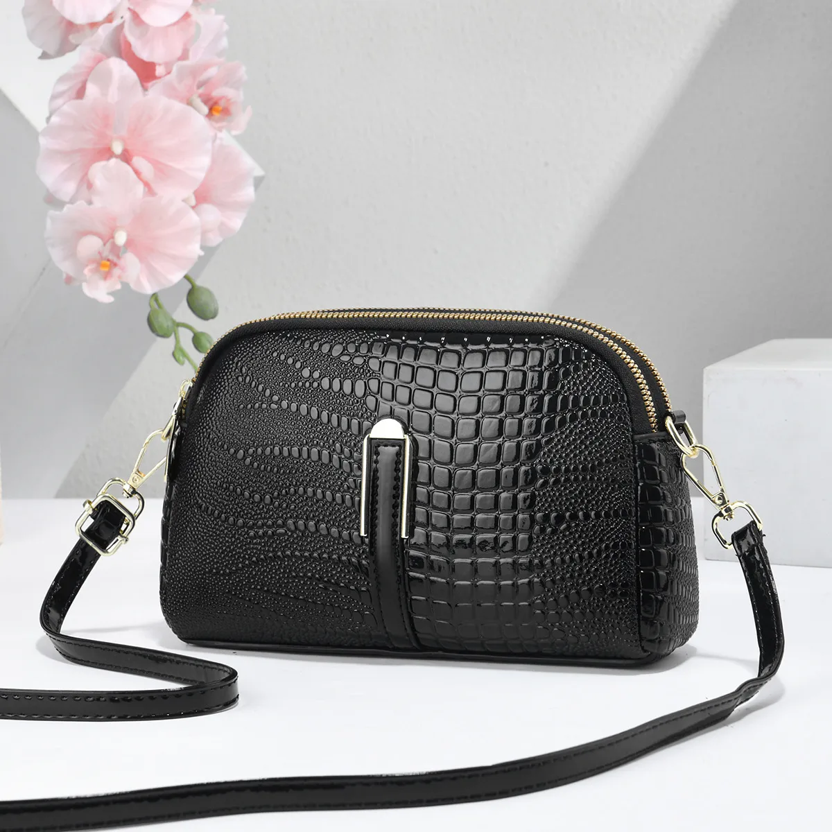 Women’s Crocodile Pattern PU Leather Crossbody Bag With Shell Shape And Sewing Thread Detail Main image