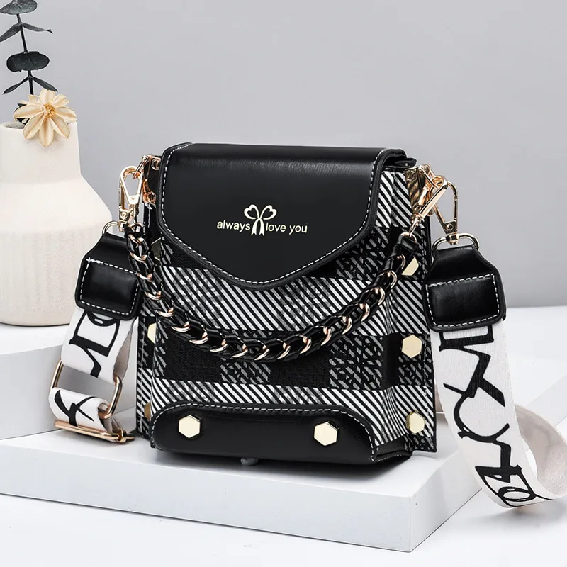 Color Block Small PU Leather Streetwear Crossbody Bag For Women With Zipper Buckle Closure