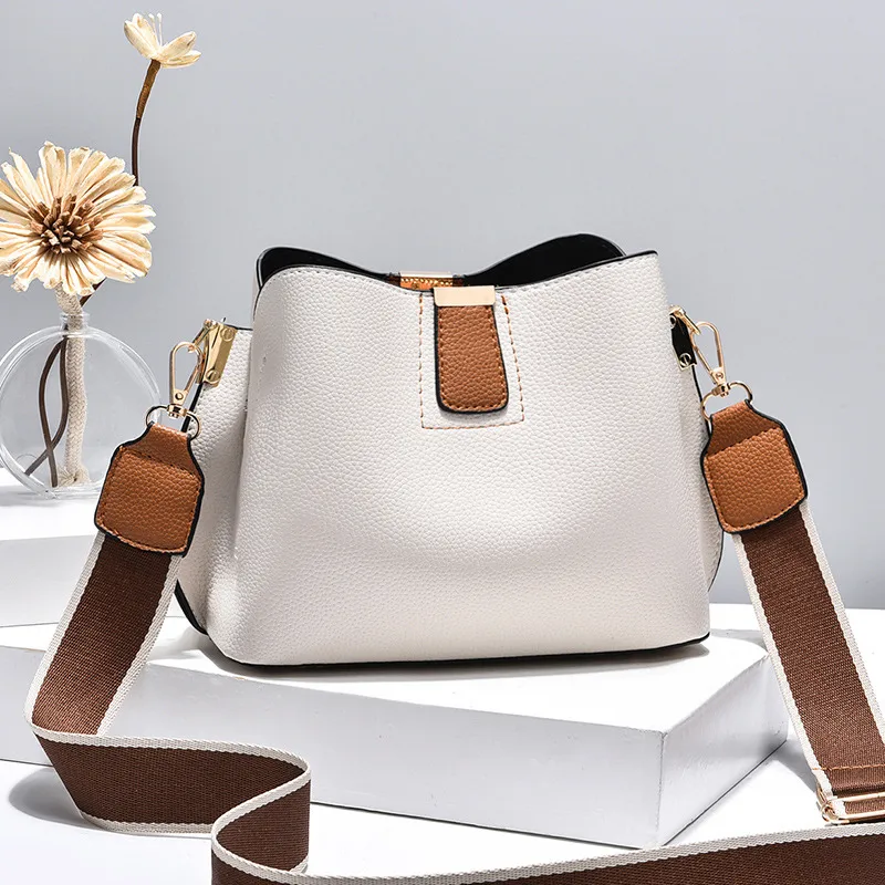 Elegant Small Solid Color PU Leather Women’s Crossbody Bucket Bag With Zipper Clasp Closure Main image
