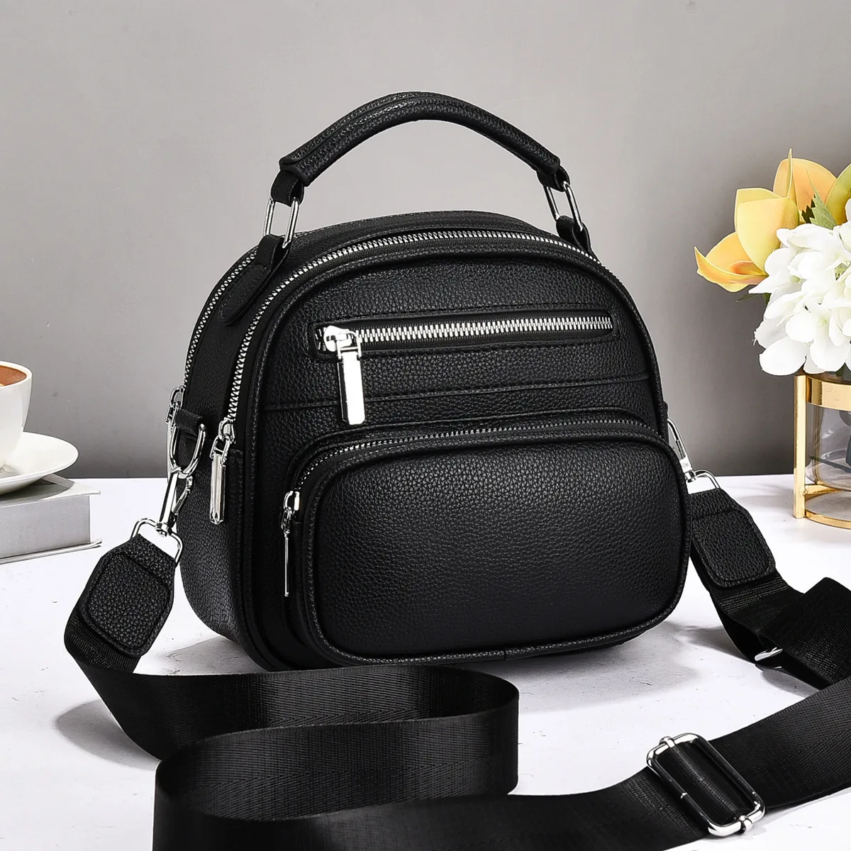 Oval PU Leather Shoulder Bag For Women With Sewing Thread Detail, Featuring Large Capacity And Single Shoulder Strap Main image