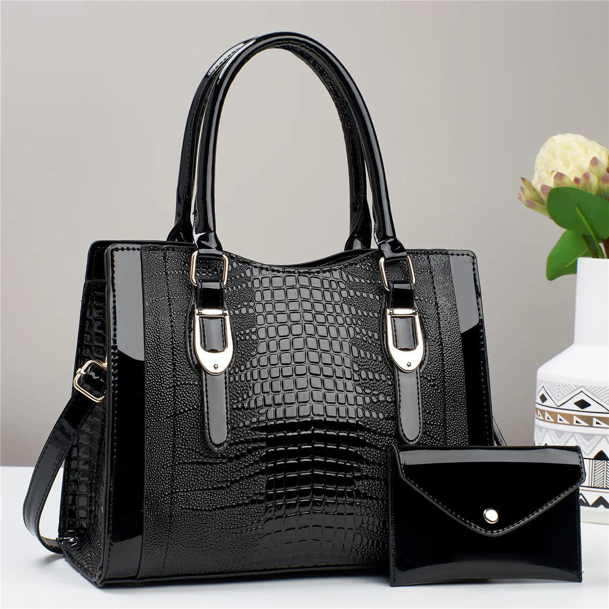 Vintage Style Medium Square Solid Color PU Leather Women’s Zipper Closure Shoulder Bag Main image