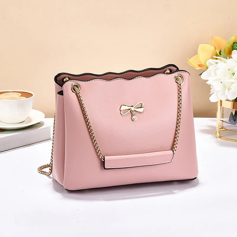 Square PU Bucket Bag For Women With Chain Detail And Single Shoulder Strap