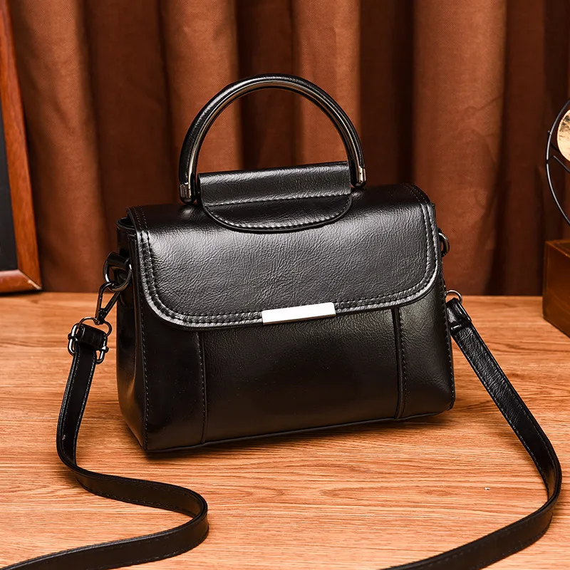 Solid Color Medium Square Women PU Leather Shoulder Bag With Flip Cover In Vintage European And American Style Main image