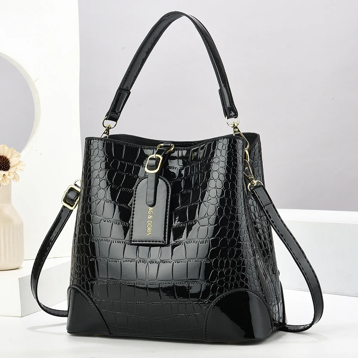 Women’s Crocodile Pattern PU Leather Bucket Bag Featuring Crocodile Fashion Element Main image