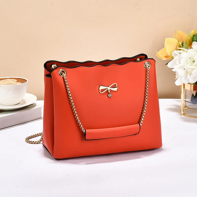 Square PU Bucket Bag For Women With Chain Detail And Single Shoulder Strap