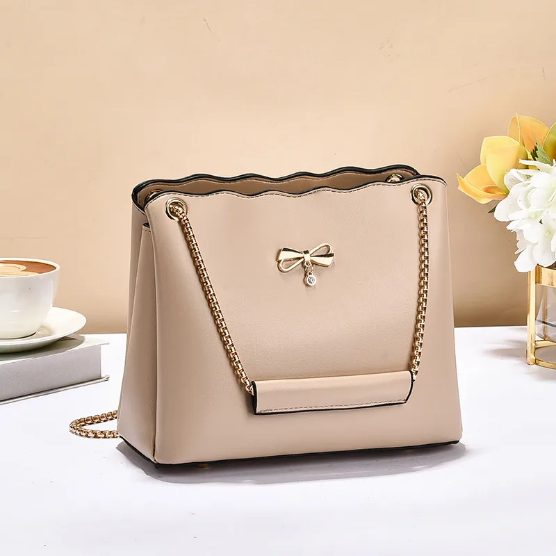 Square PU Bucket Bag For Women With Chain Detail And Single Shoulder Strap