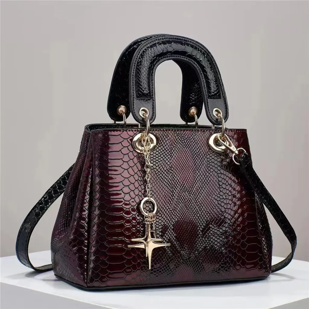 Large Square PU Streetwear Handbag With Crocodile Pattern And Zipper Closure, Stylish Motorcycle Bag For Women
