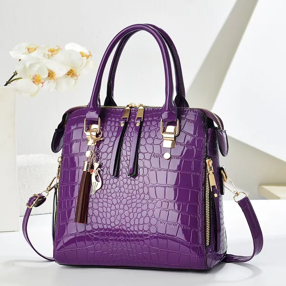Crocodile Pattern Square Shoulder Bag For Women In Patent Leather With Sewing Thread Detail And Single Shoulder Strap Main image